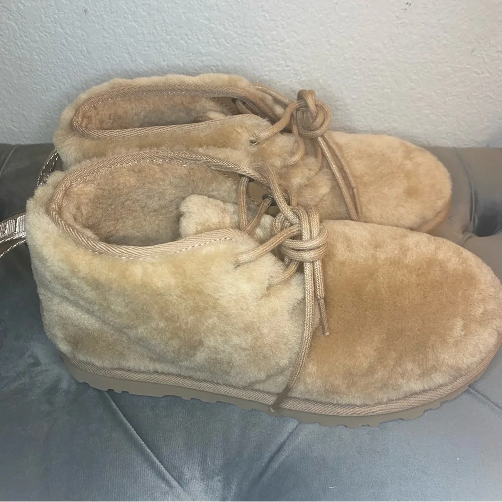 NWOB UGG Women’s Neumel Cozy Chestnut Sheepskin Lace-up Ankle Boots - Size 7
